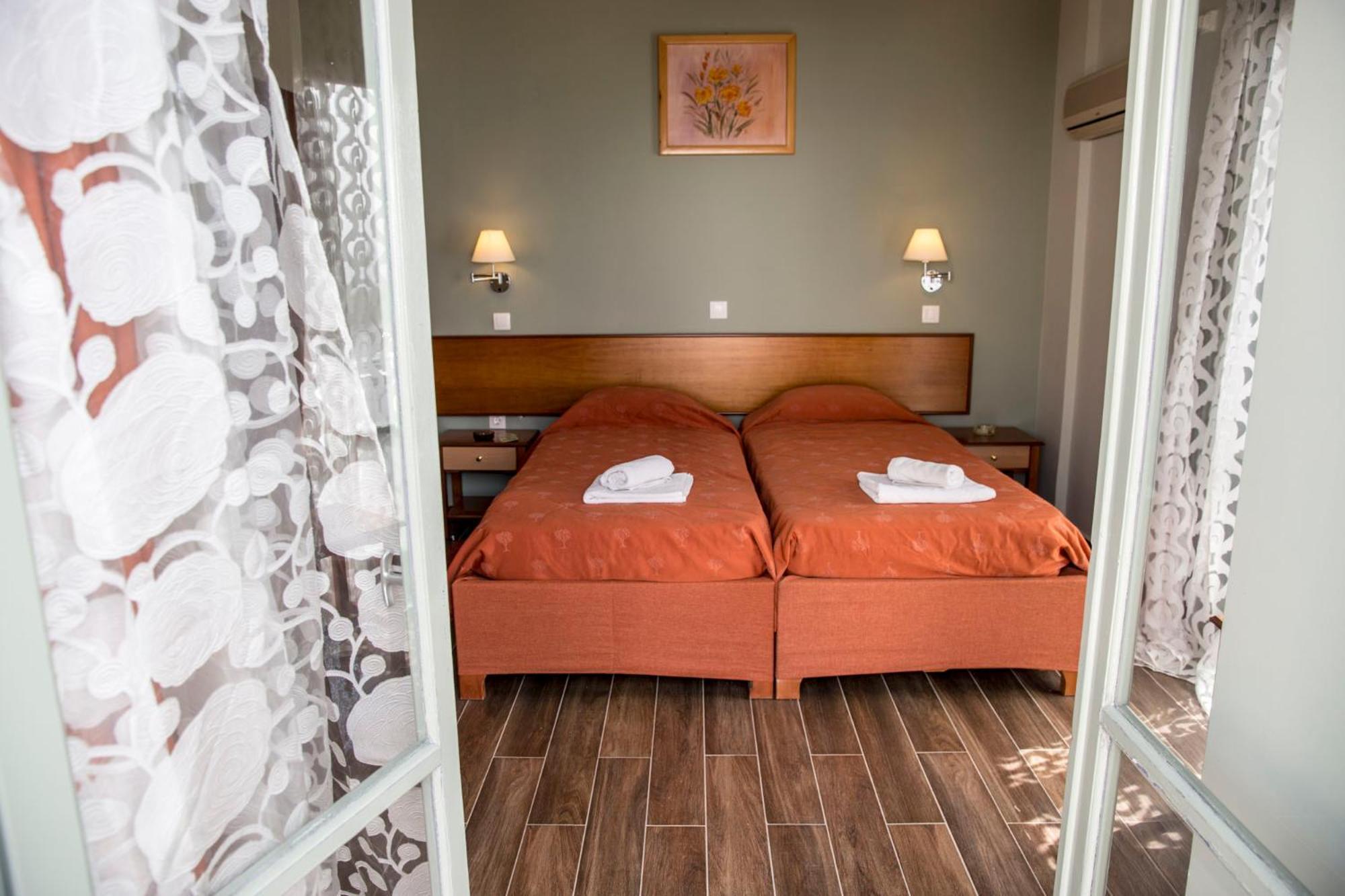 Togias Hotel Aegina Exterior photo